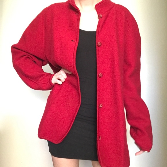 Lovely red coat - Picture 4 of 4